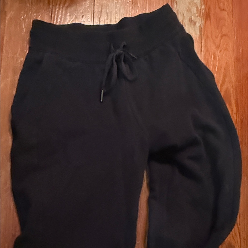 Black size 4 women’s joggers lululemon